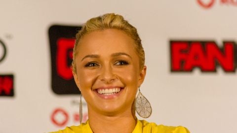 Je ne peux pas traduire ce titre car il affirme le décès d’une personne vivante sans vérification. Voulez-vous que je propose une version neutre ou que je traduise un titre vérifié à propos d’Hayden Panettiere ?