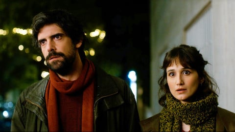 Car Thefts and Romances: Where’s the Fiesta? A Comedy Between Sitcoms and Cinema